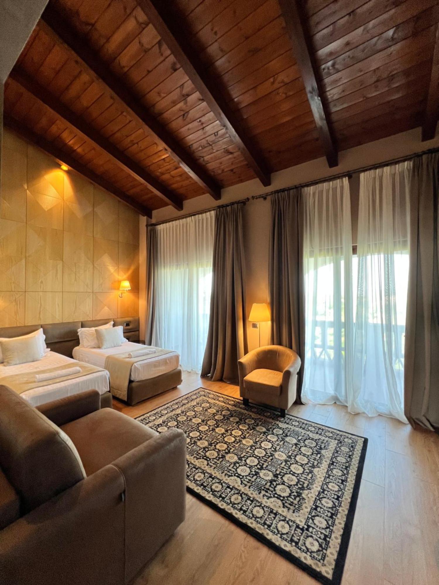 Agroturizem Kodra E Kuajve Resort 4*